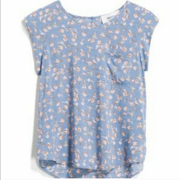 Alice Blue Tops - ♥️Perfect floral top♥️